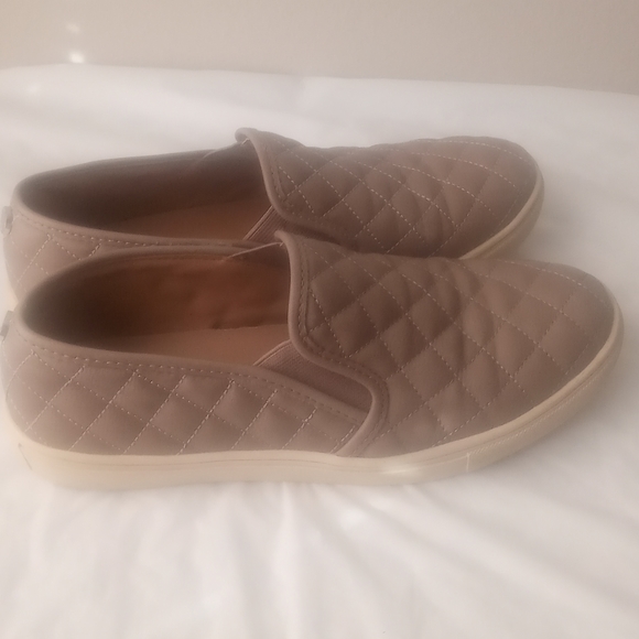 Steve Madden Slip-on Shoes - Picture 3 of 6